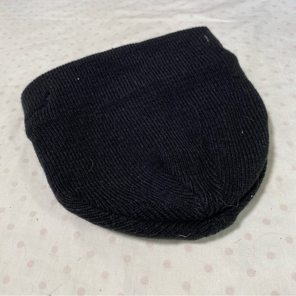 Beanie Bluetooth Speaker Hat - Picture 6 of 6